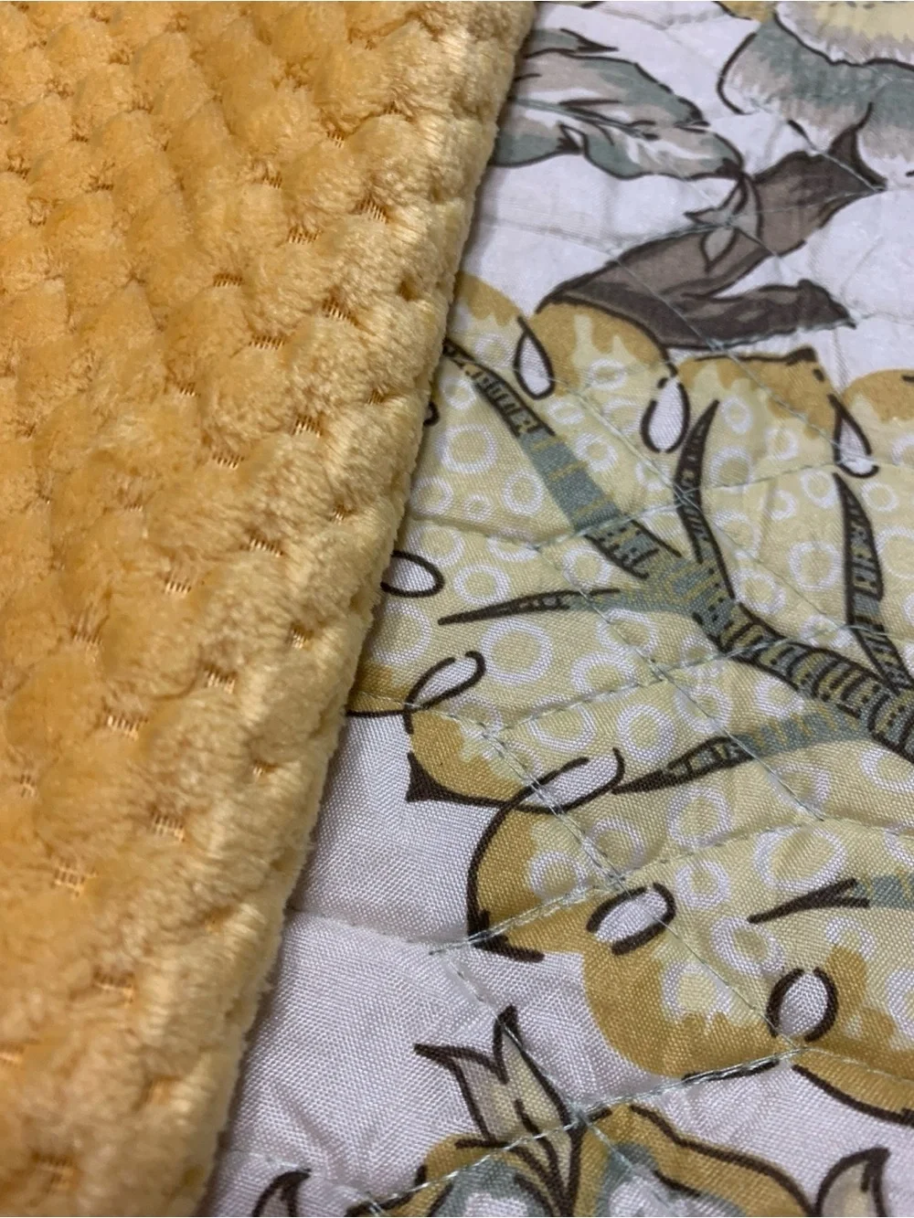 Yellow/Gold/Green Reservable Floral Queen Quilted Set with Coordinating Shams